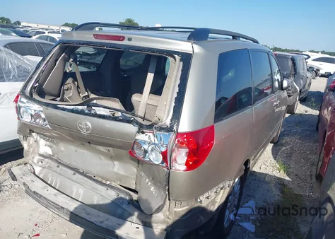2010 Toyota Sienna Xle z USA, uszkodzony, nr VIN 5TDYK4CC5AS307821